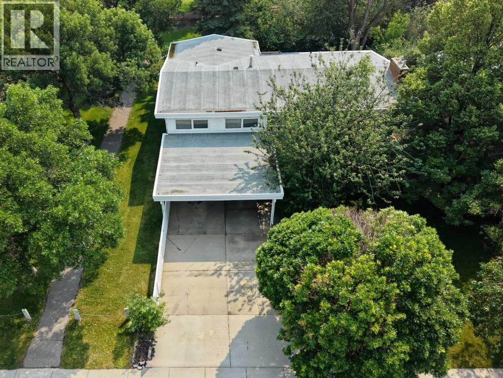 2409 20 Street N — photo 3