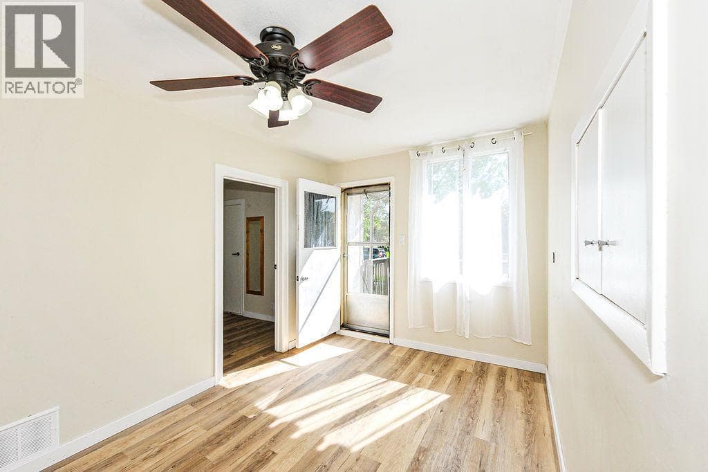 5226 42 Street — photo 3