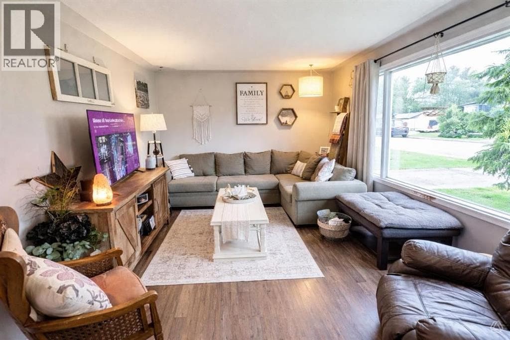 25 Centennial Crescent — photo 3