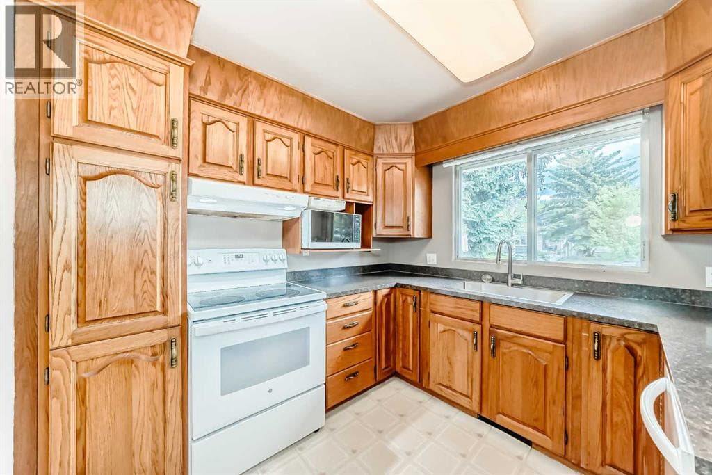 1228 Rosehill Drive NW — photo 5