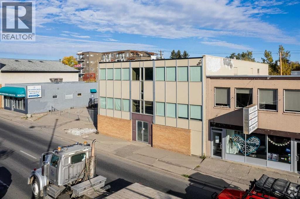 818 16 Avenue NW — photo 4