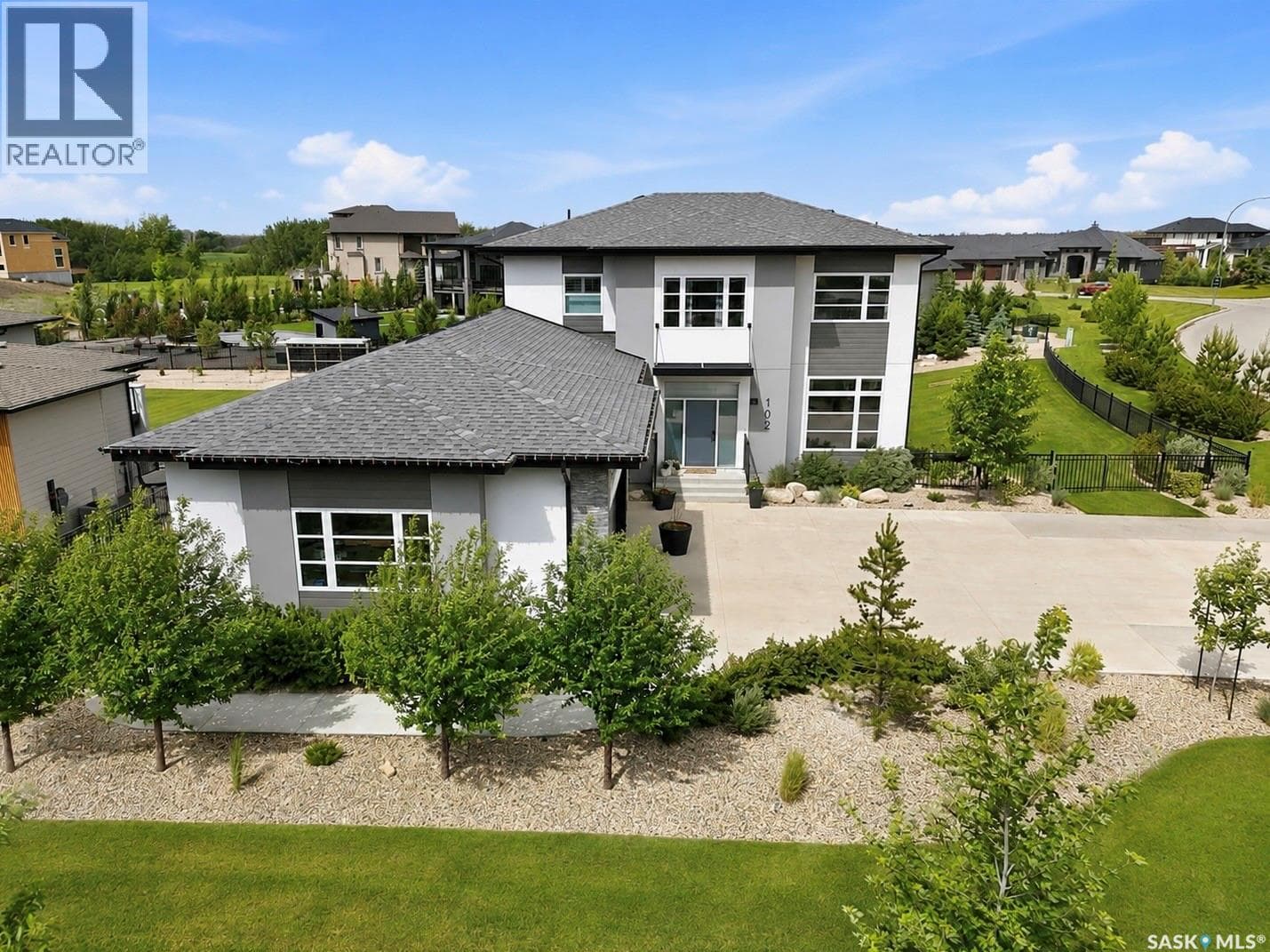 102 Greenbryre AVENUE — photo 2