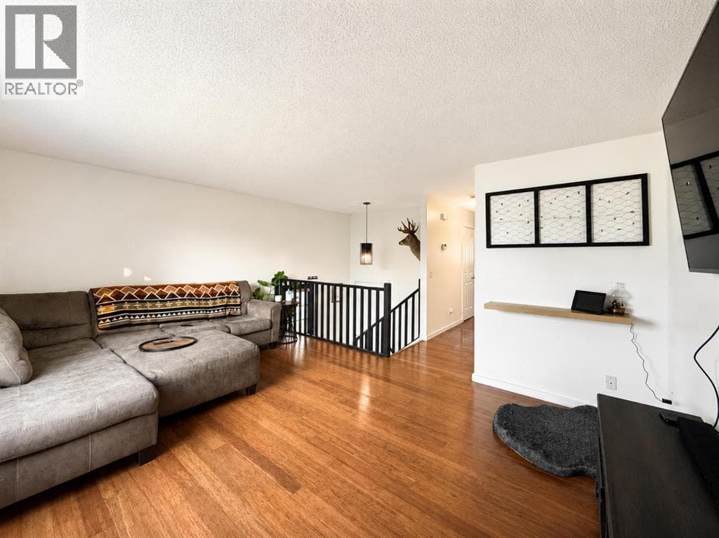 2119 23 Ave Close — photo 3