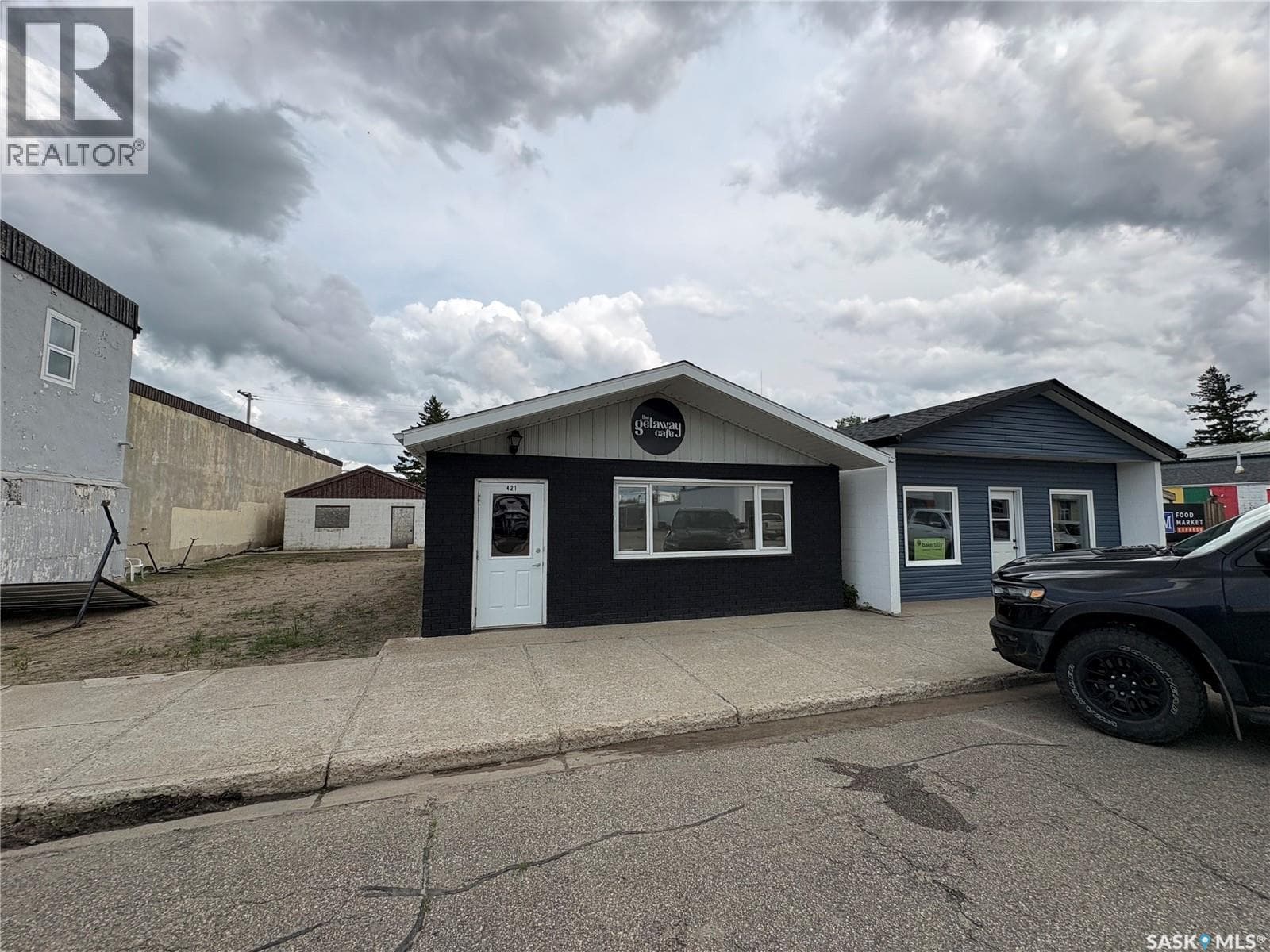 421 Main STREET S