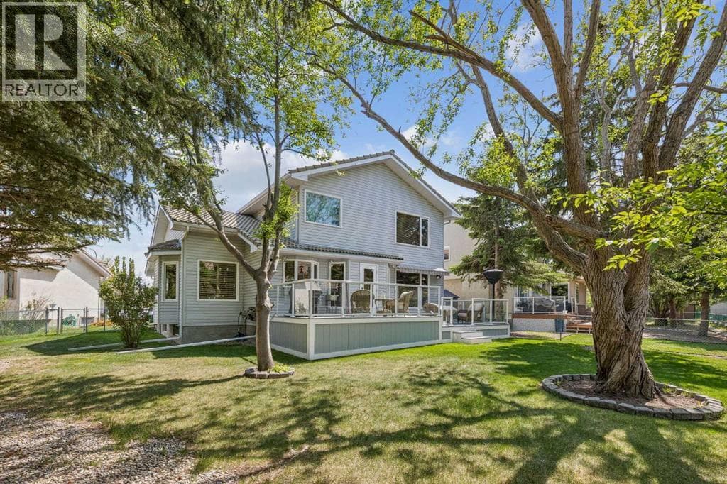 187 Hampshire Close NW — photo 3