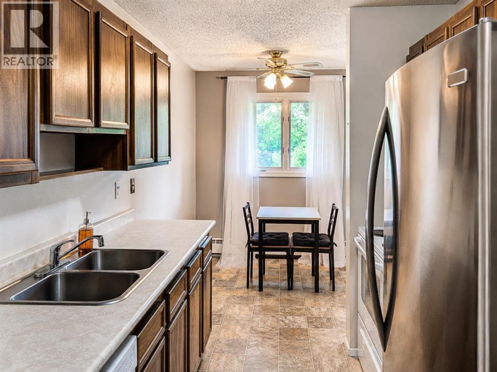 302, 41 Bennett Street — photo 4