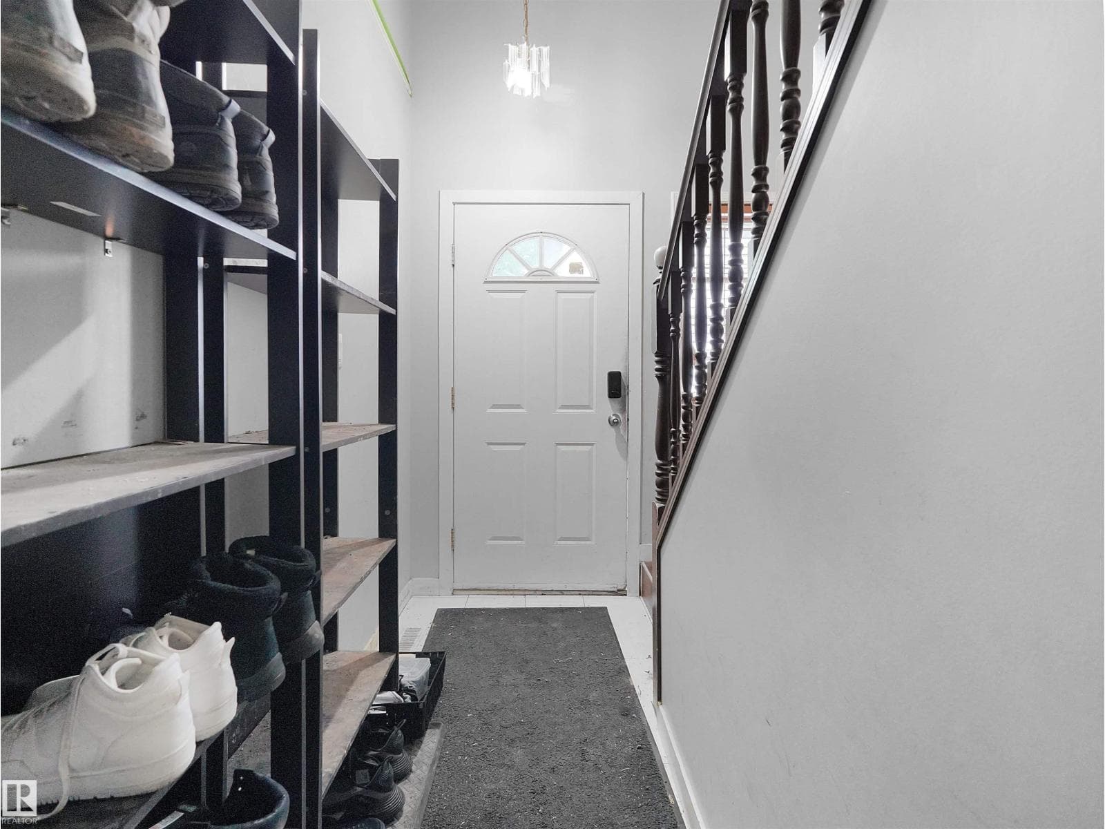 4267 29 AV NW NW — photo 3