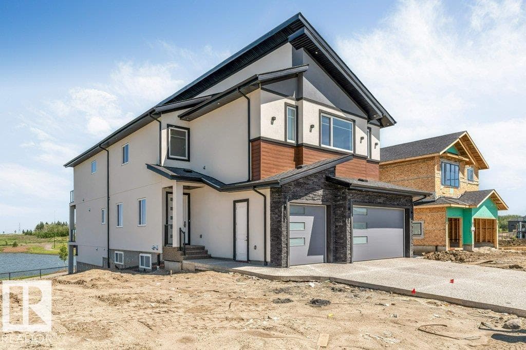 4904 17 AV SW — photo 2