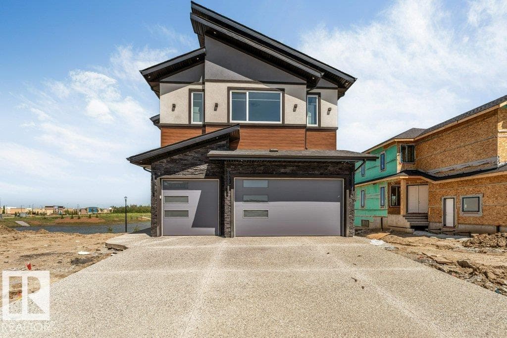 4904 17 AV SW