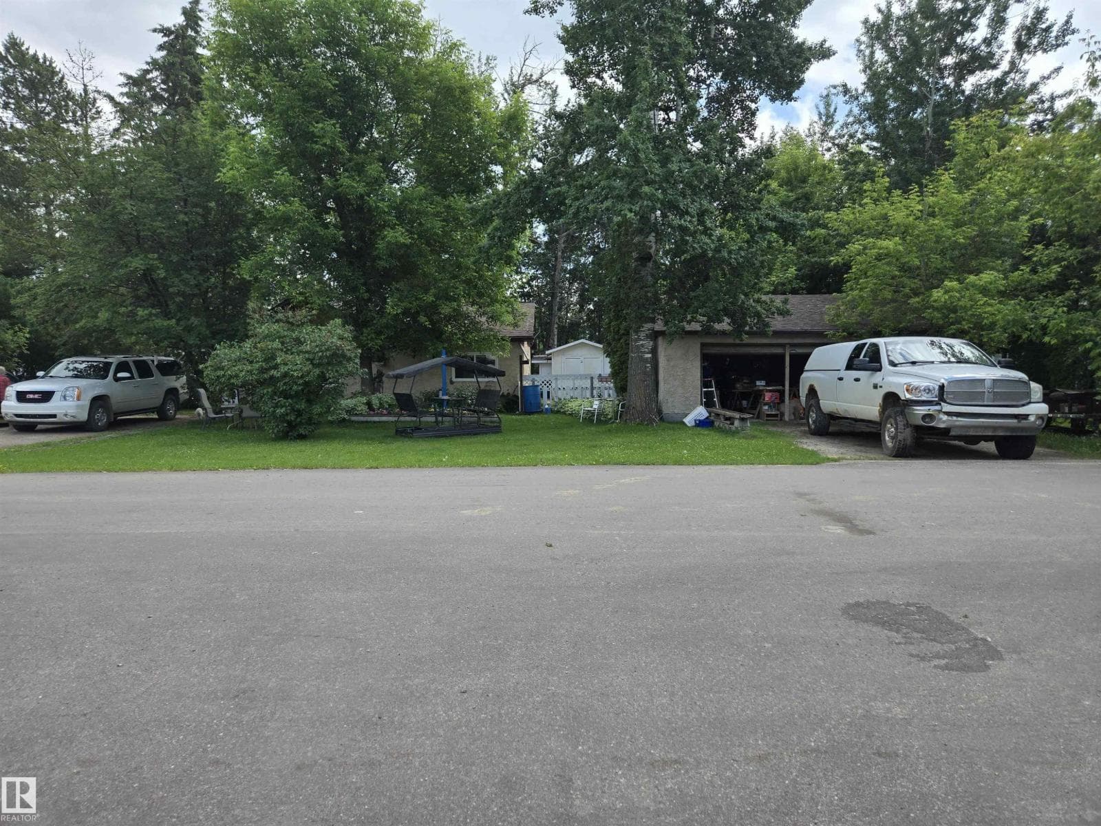 5211 47 AV — photo 2