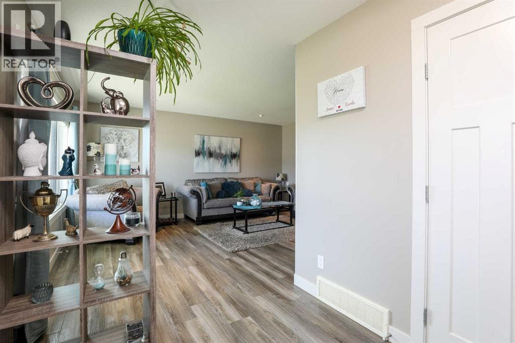 408 11B Street — photo 3