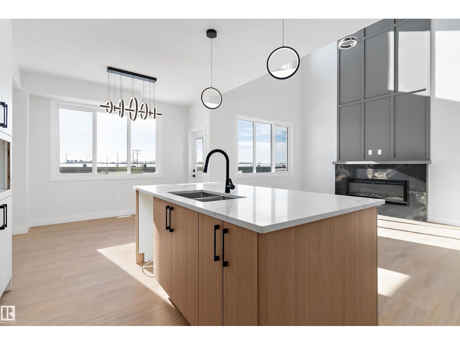 34 ASTORIA PL