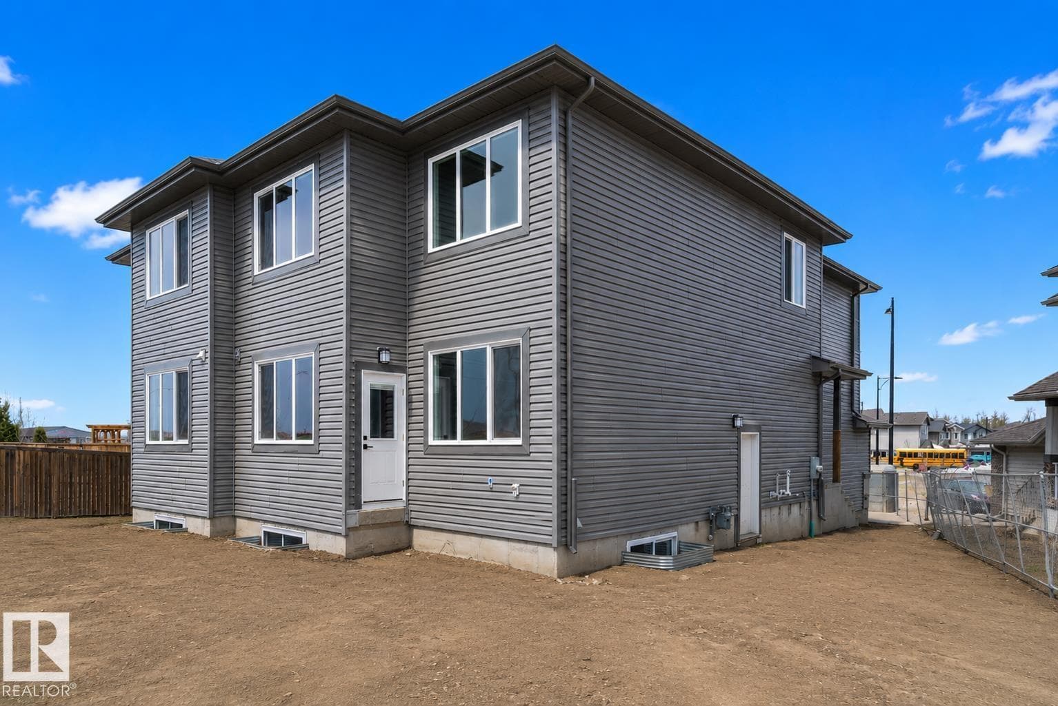 38 ASTORIA PL — photo 3