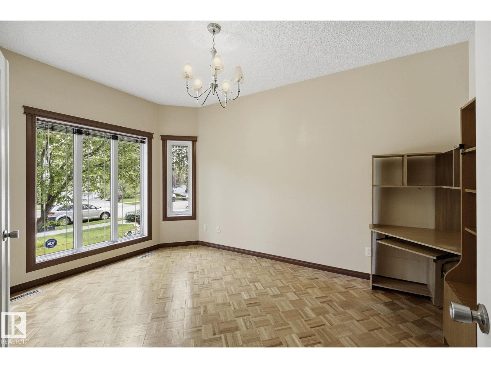 714 DALHOUSIE WY NW — photo 3