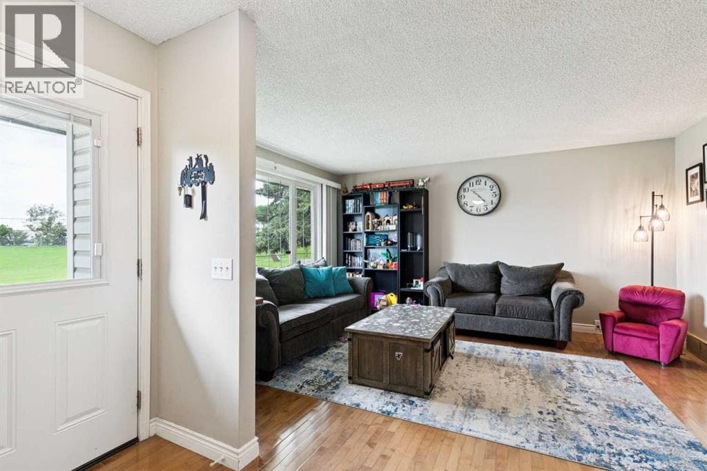 4387 Dovercrest Drive SE — photo 2