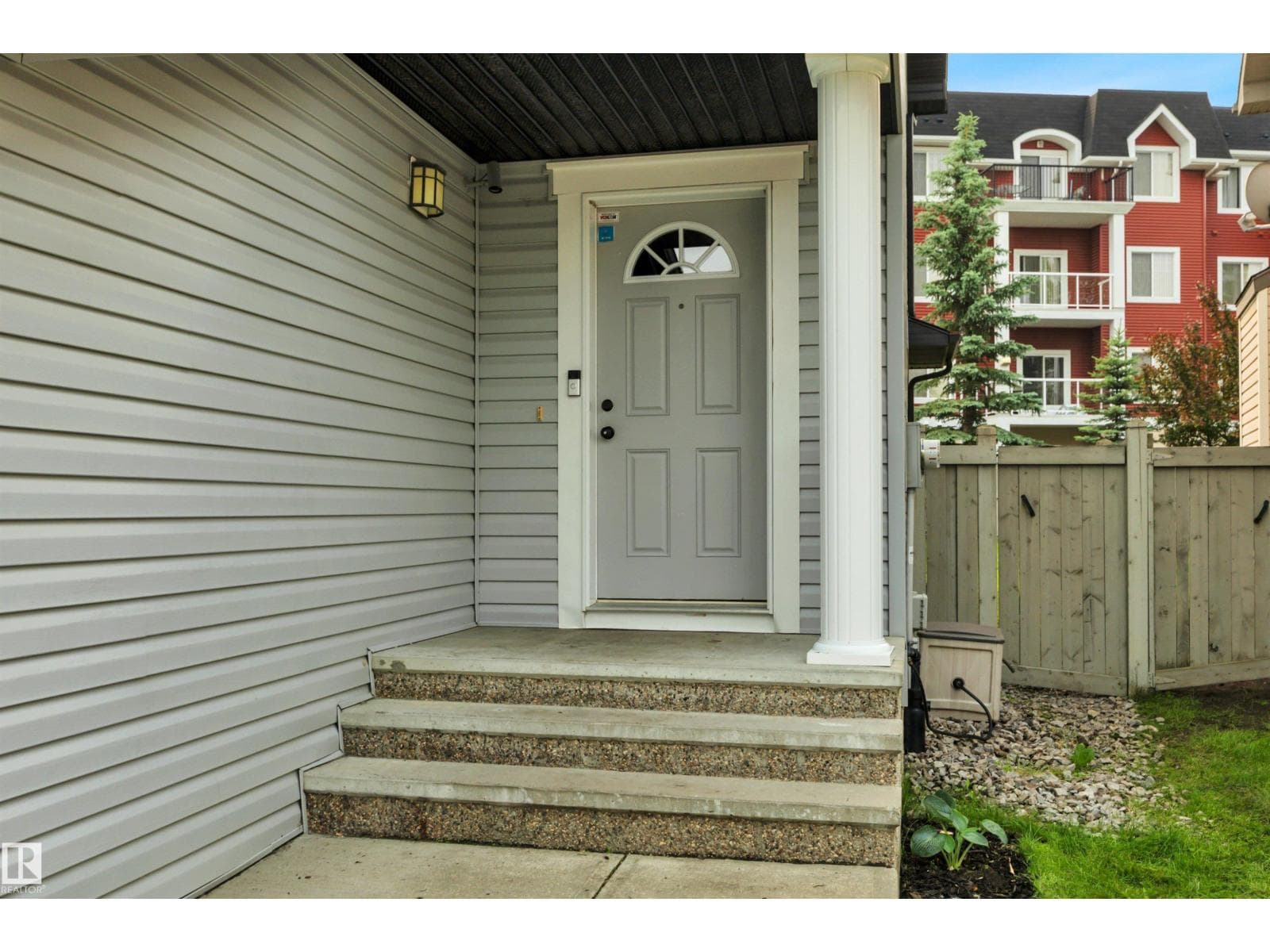 1302 MCALLISTER WY SW — photo 2