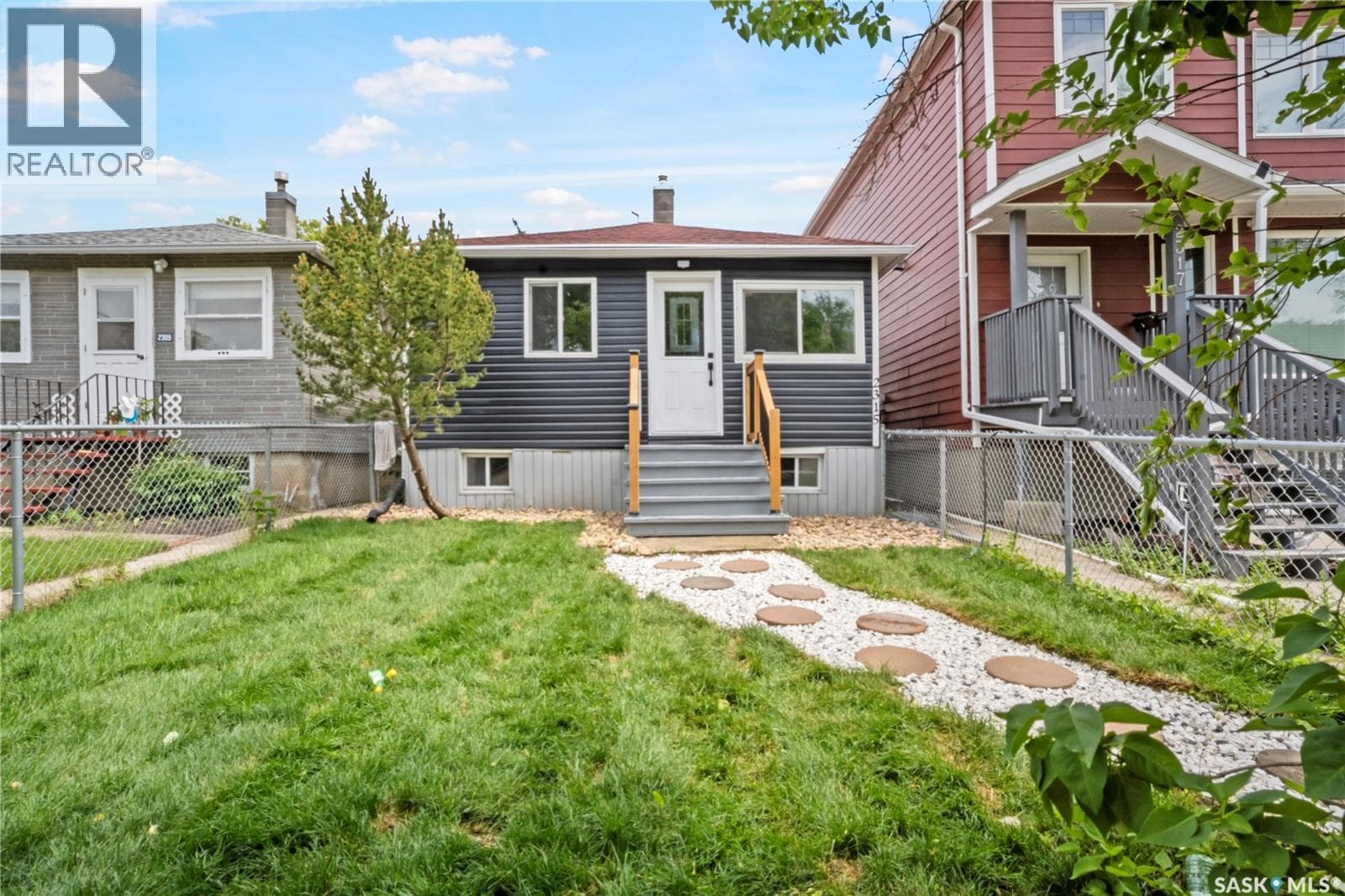 2315 Francis STREET — photo 2