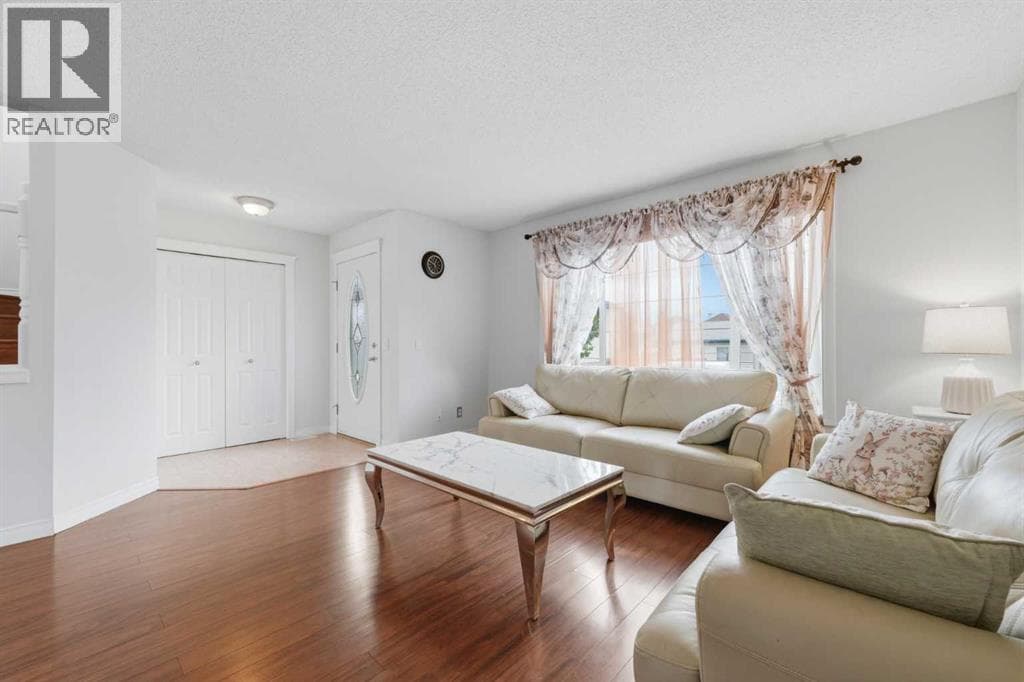 269 Tarington Close NE — photo 3