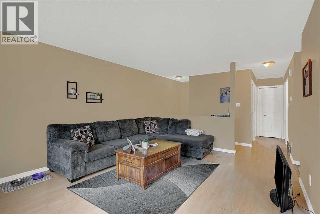 9904 71A Avenue — photo 3