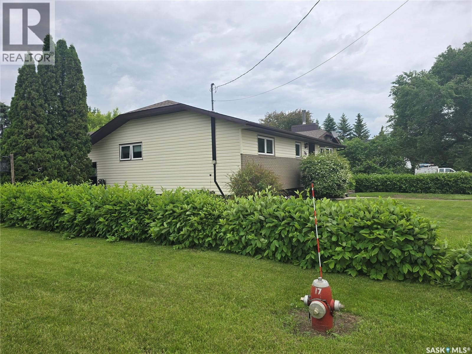 700 Saskatchewan AVENUE — photo 2