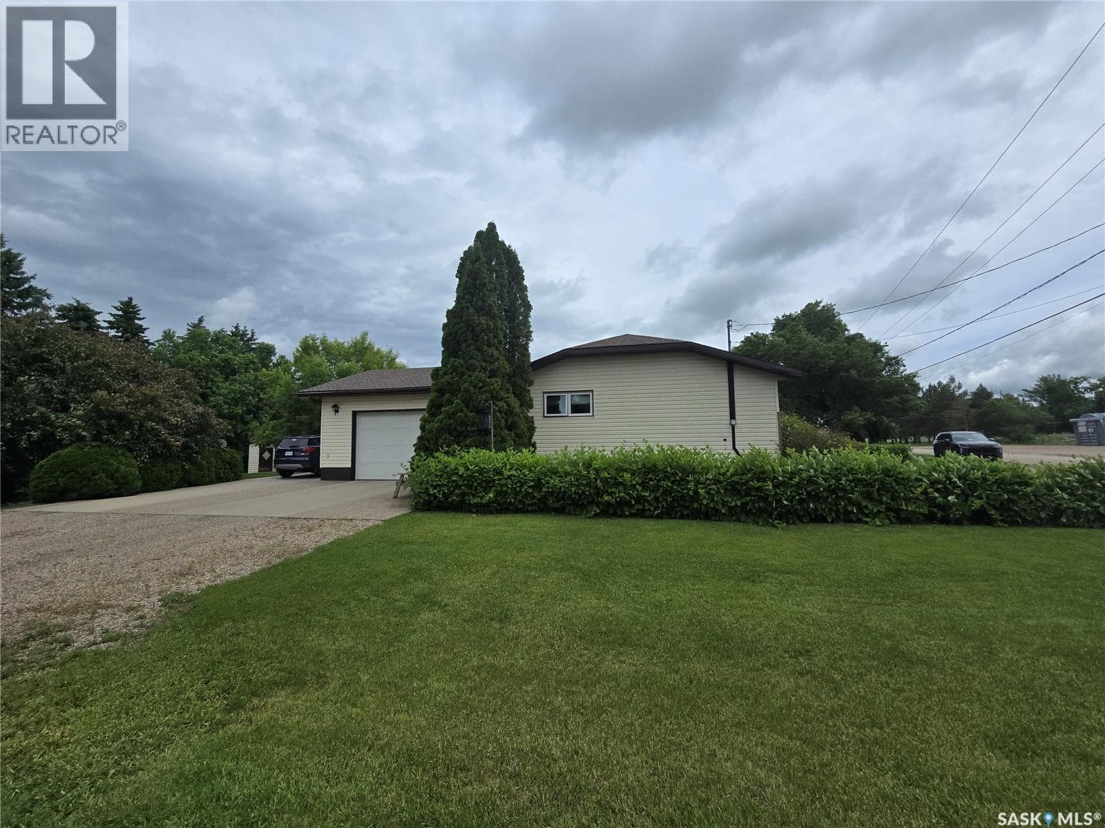 700 Saskatchewan AVENUE — photo 3