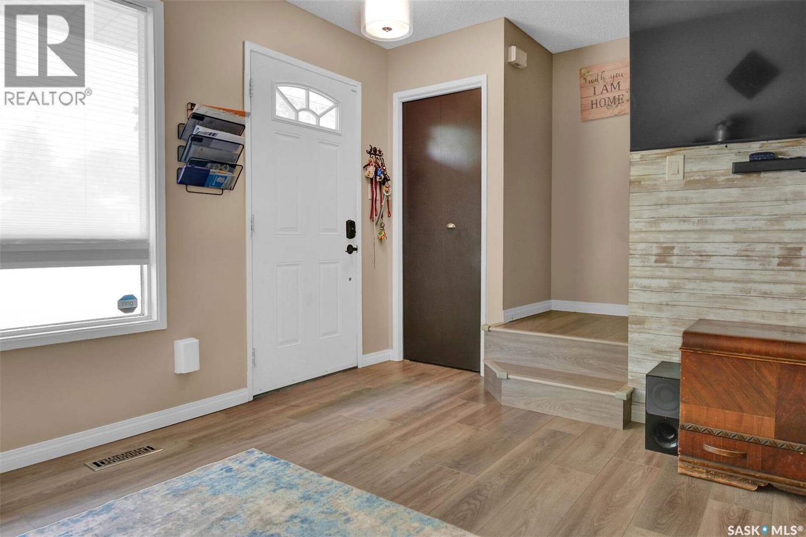 409 Lenore DRIVE — photo 3