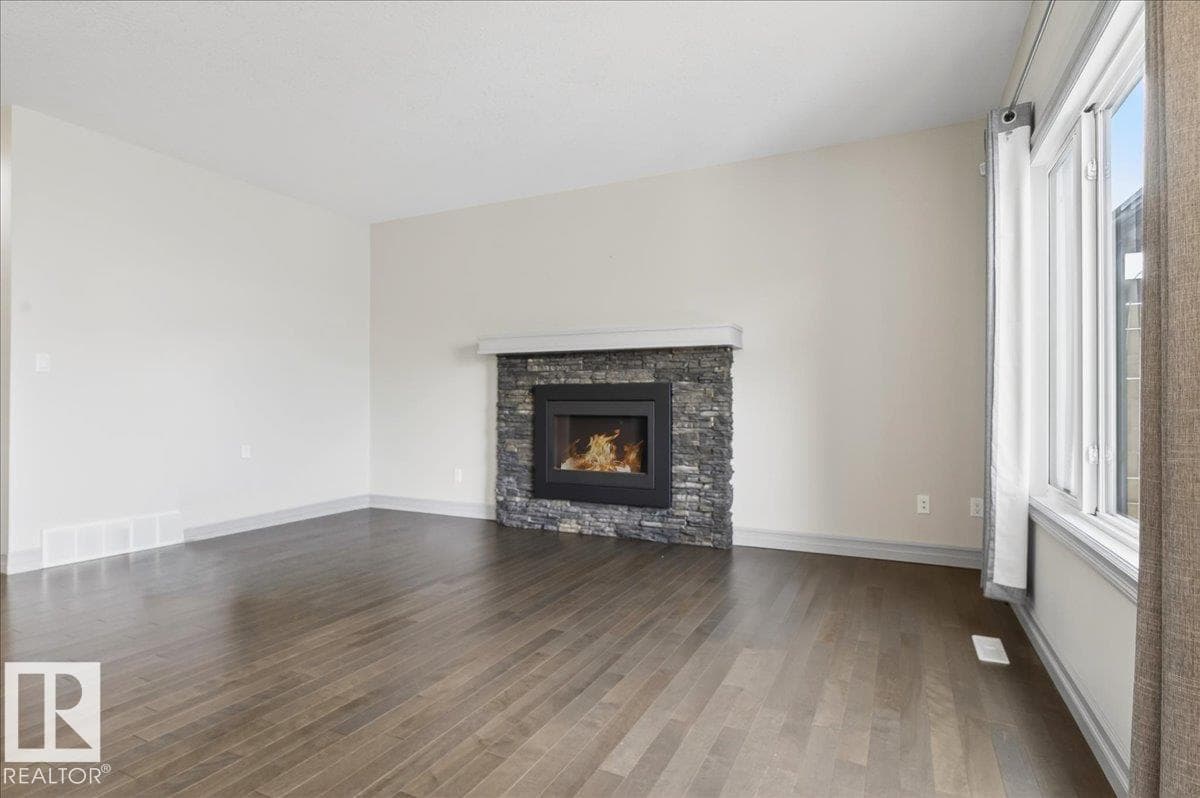 5912 19 AV SW — photo 5