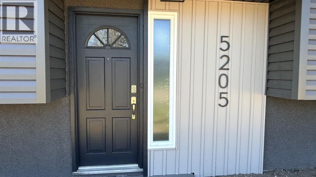 5205 32 Street — photo 3