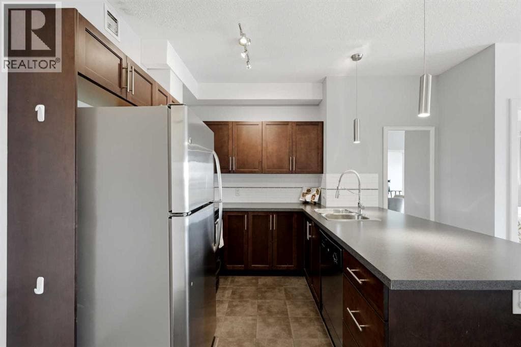 2330, 604 East Lake Boulevard NE — photo 3