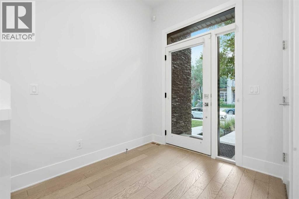 4318 17 Street SW — photo 2