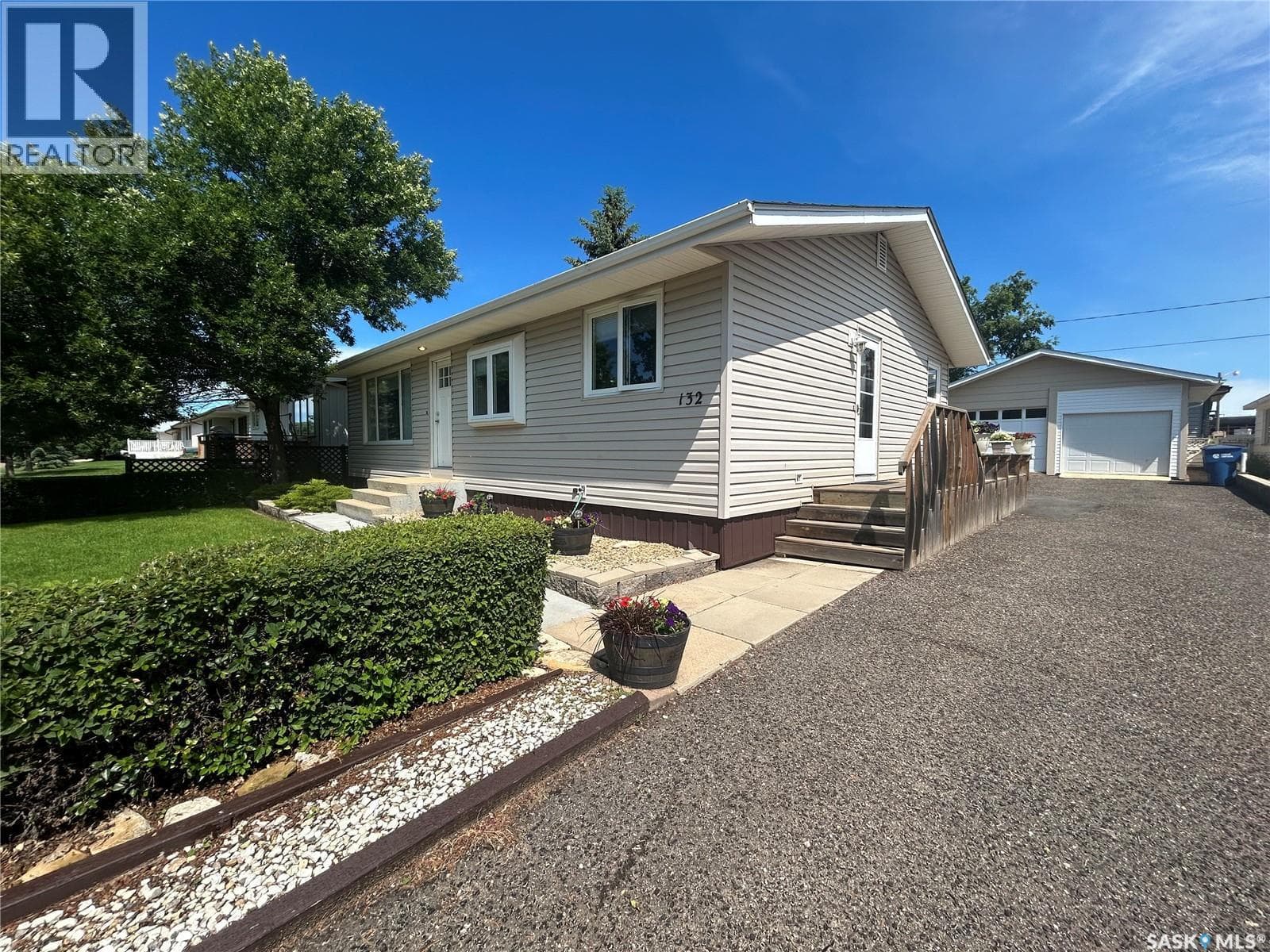 132 Churchill AVENUE