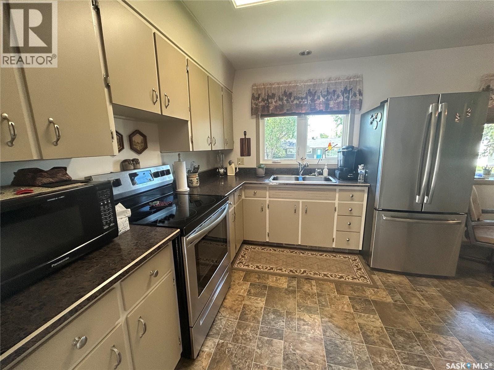 132 Churchill AVENUE — photo 4