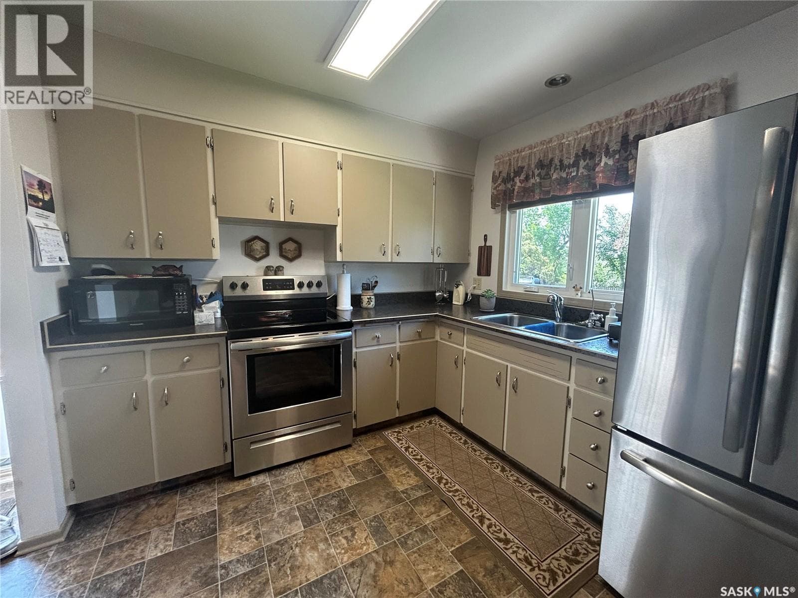 132 Churchill AVENUE — photo 5