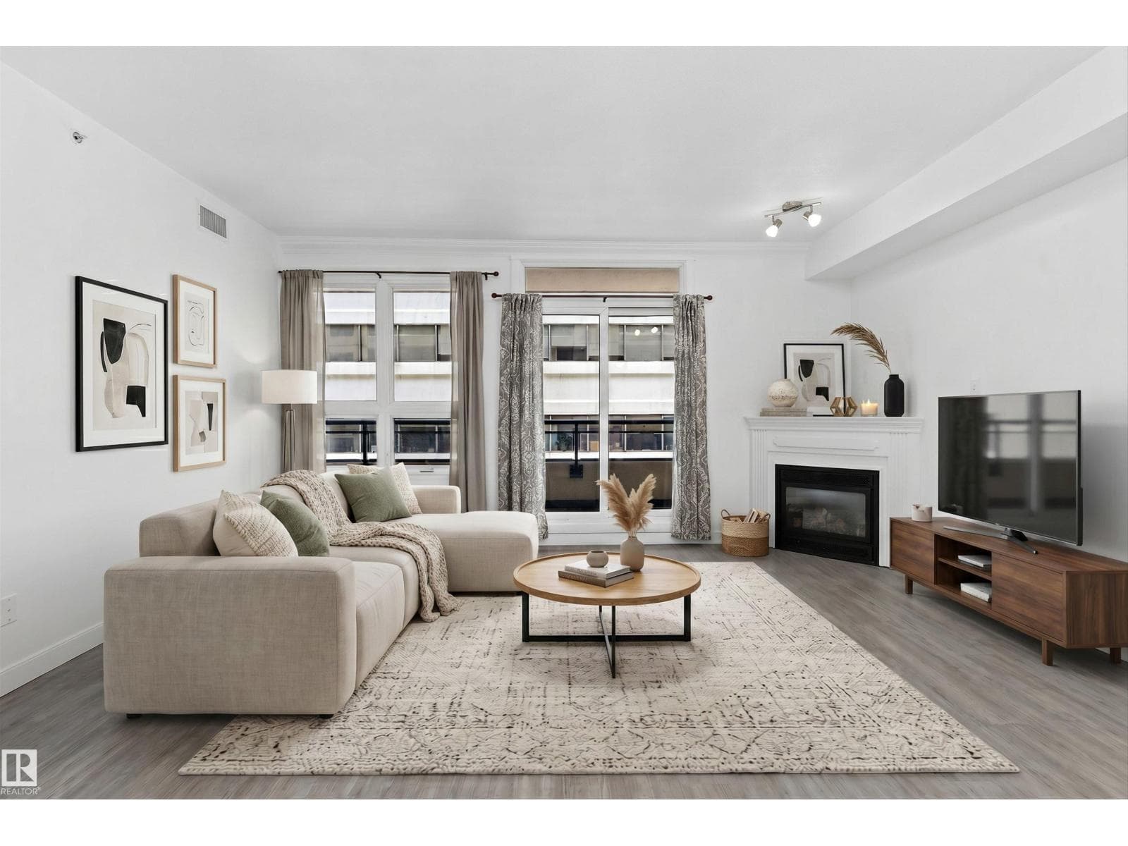 #902 9939 109 ST NW