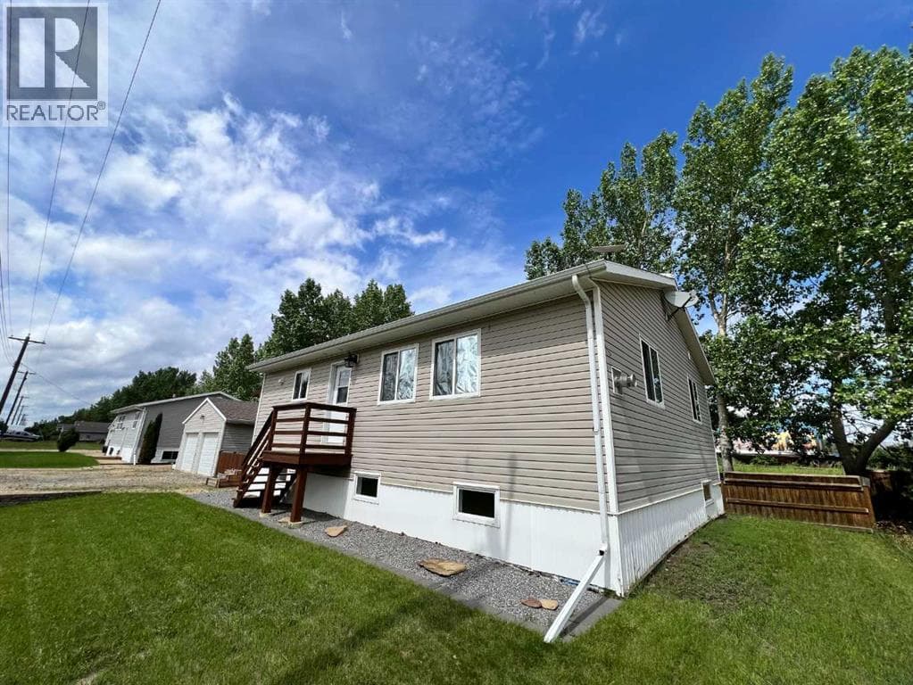 210 Railway Avenue SW — photo 2