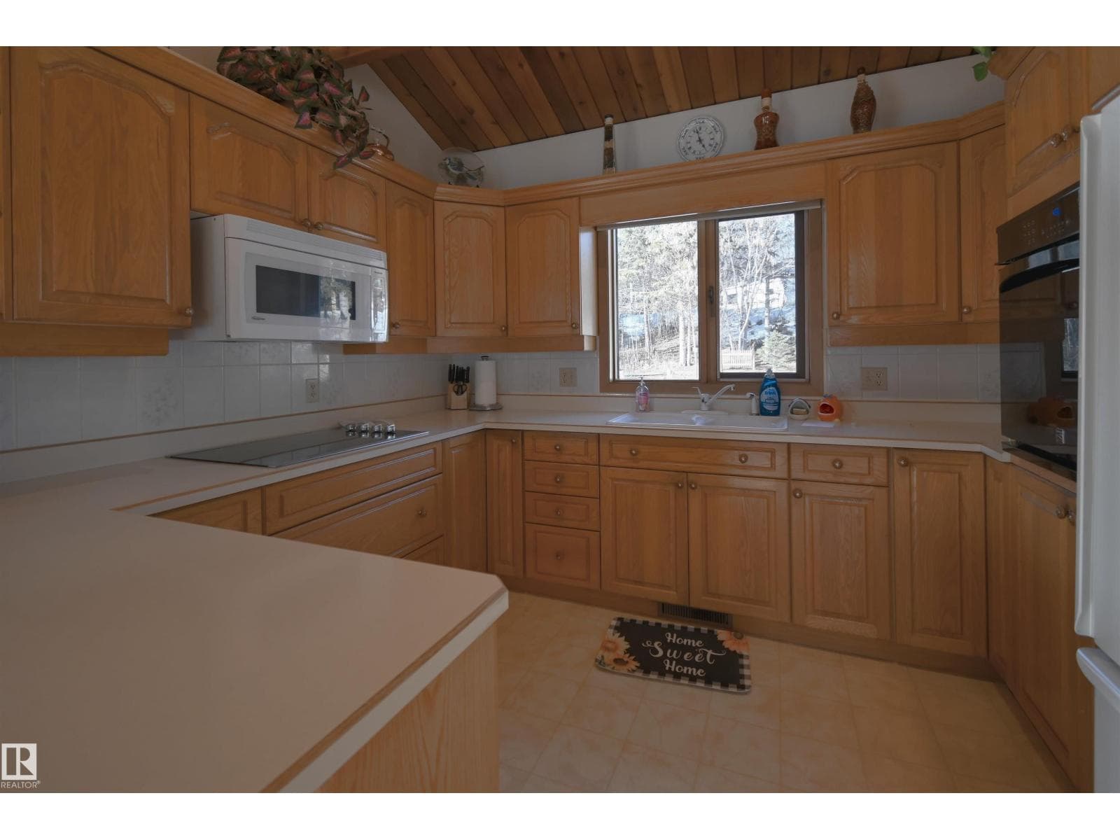 #128 4521 LAKESHORE RD — photo 5