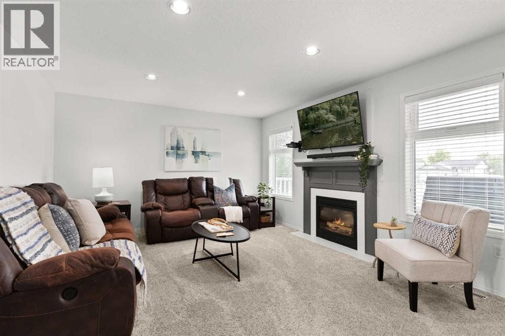 2395 Hawthorne Avenue NE — photo 5