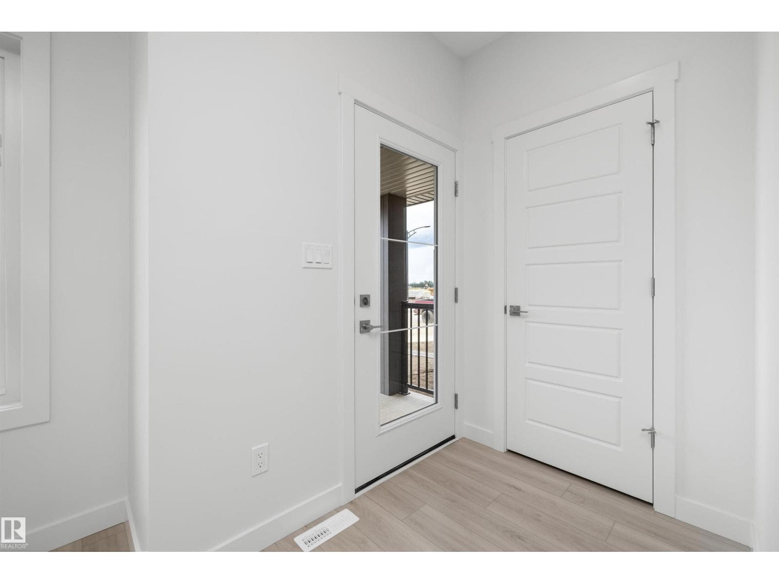 18709 18A AV NW — photo 3