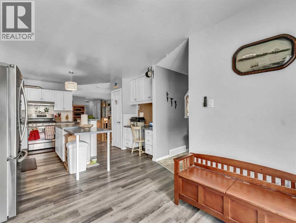 215 4 Street SE — photo 5