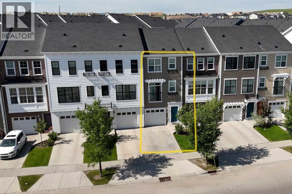 575 Sherwood Boulevard NW — photo 2