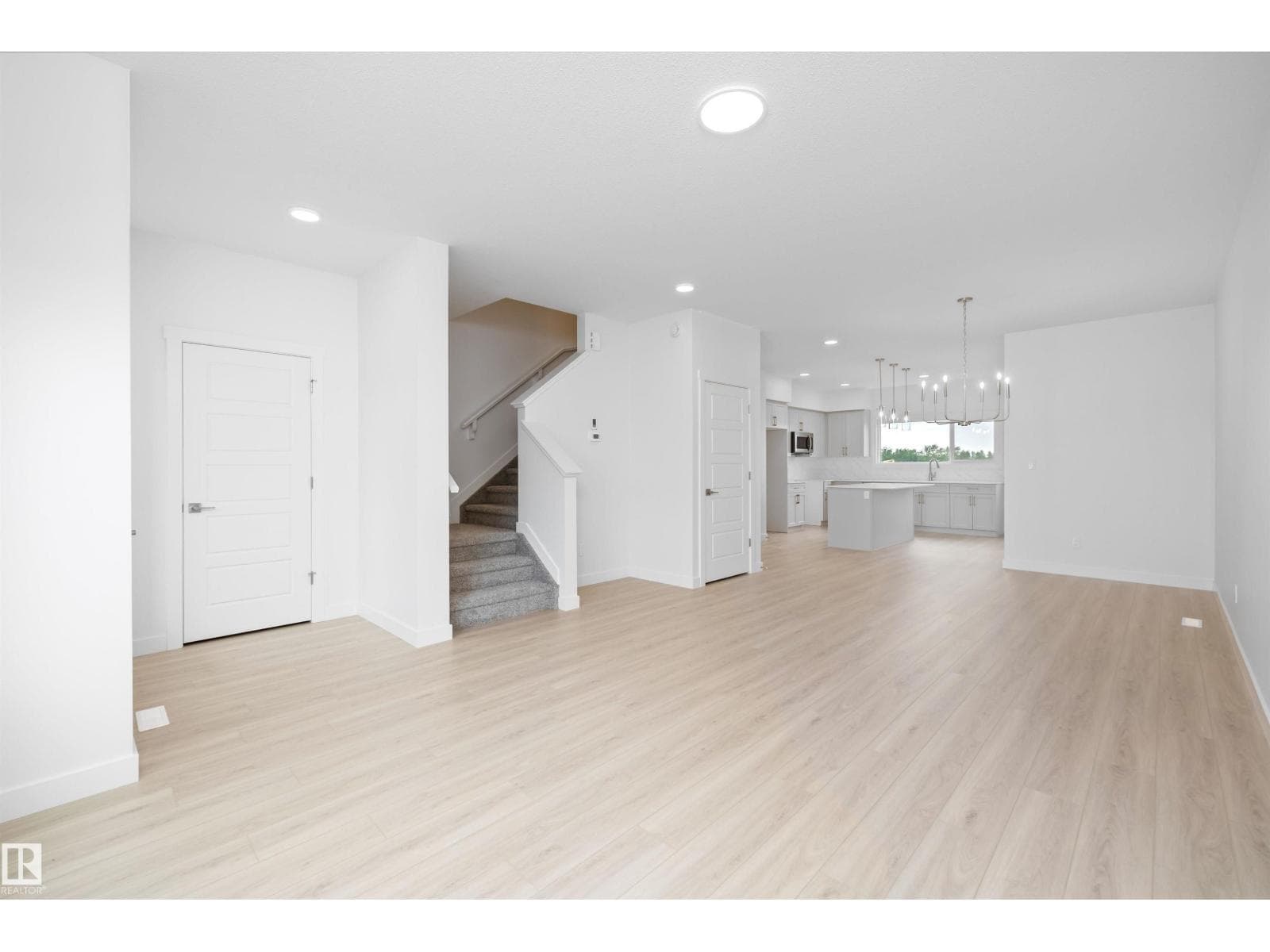 18709 18A AV NW — photo 4