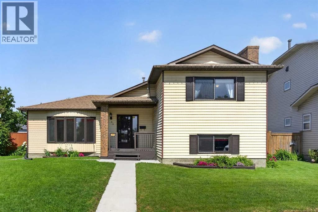 24 Mckenna Mews SE — photo 2