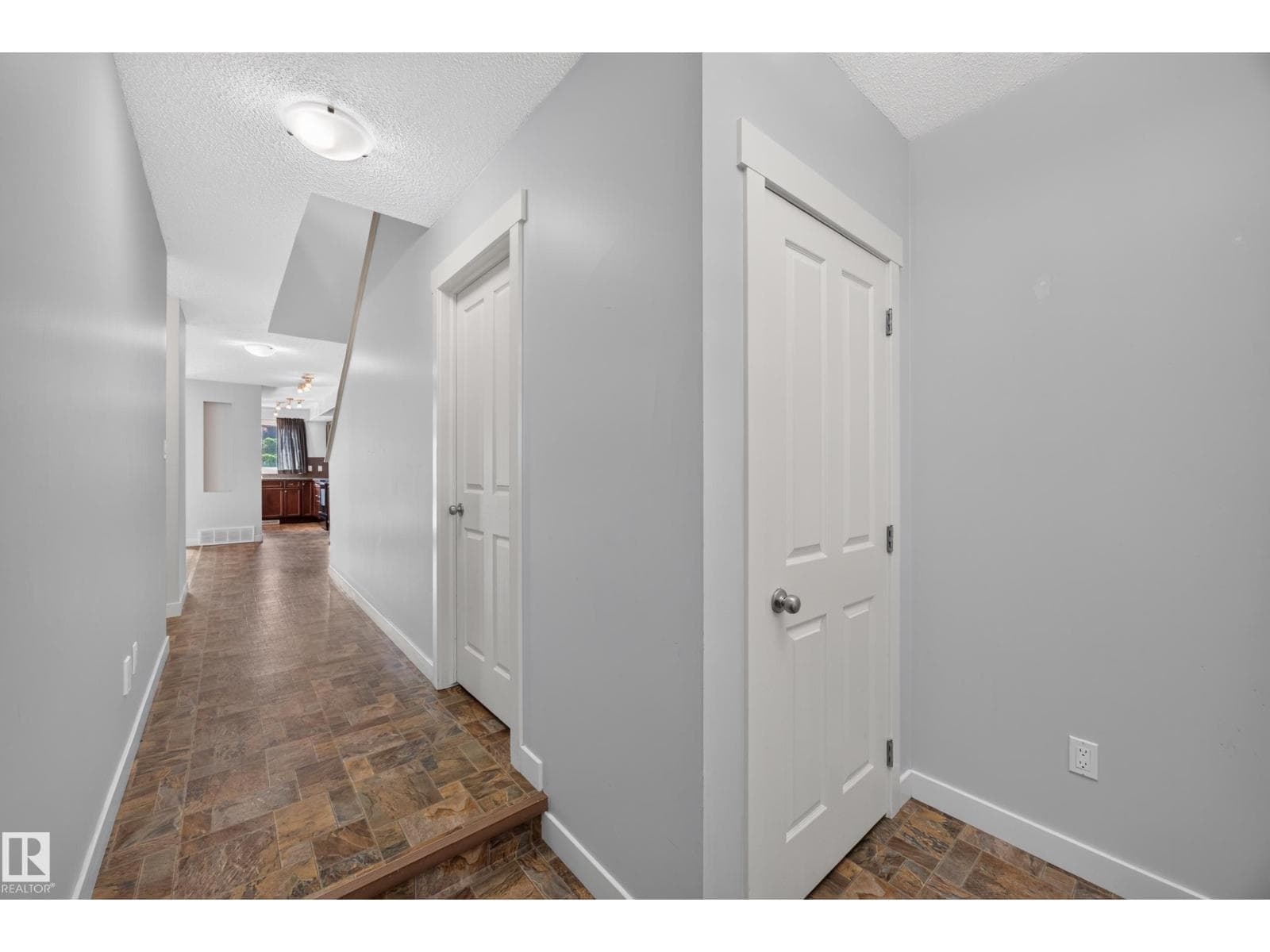 67 HARTWICK LO — photo 2