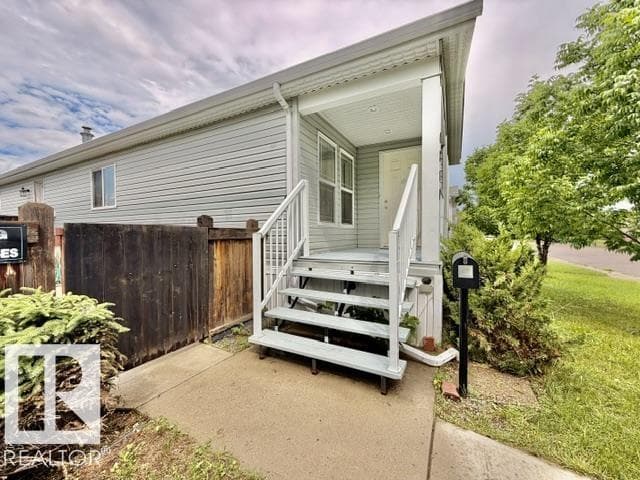 4810 48 AV — photo 3