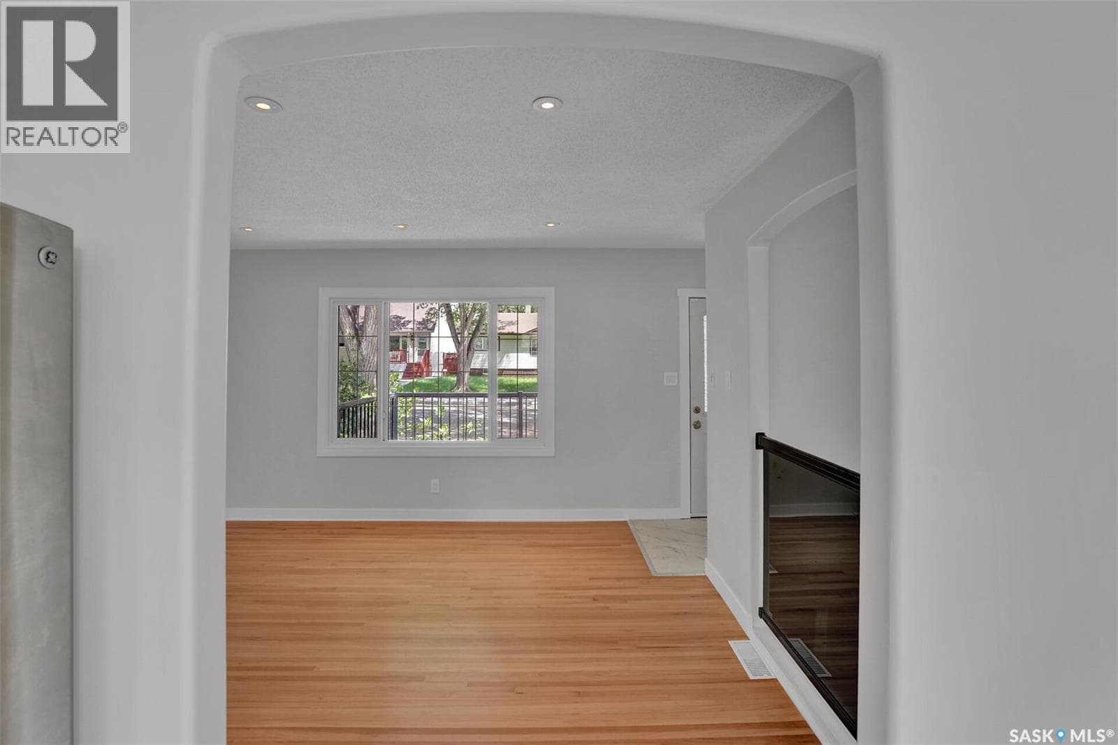 1356 Minto STREET — photo 5