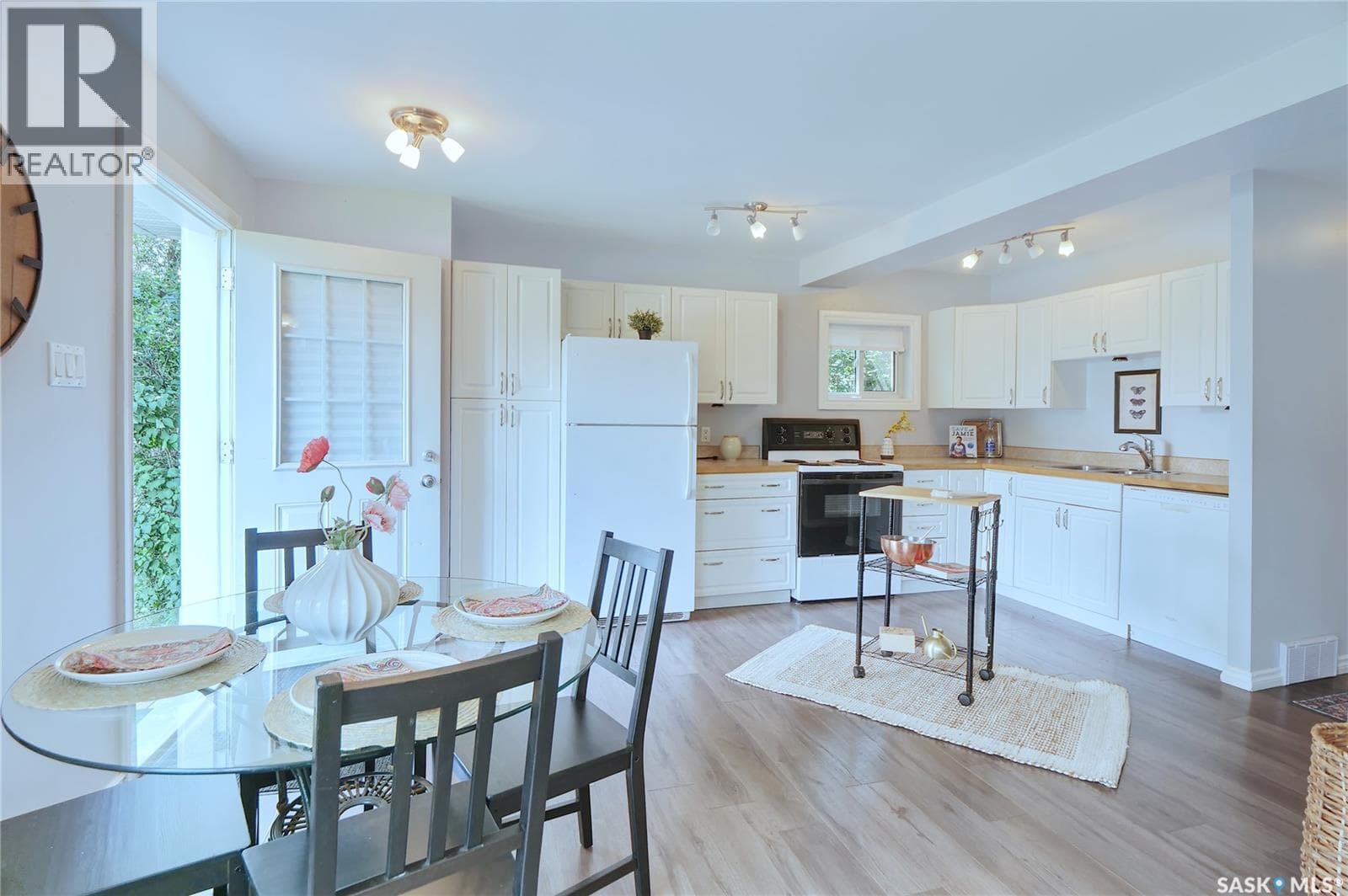 568 Athabasca STREET E — photo 3