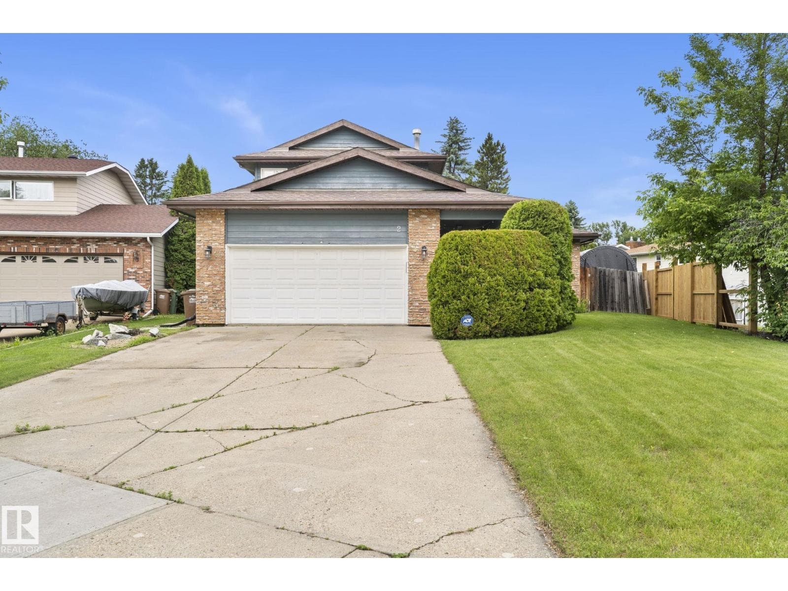 2 LAURISTON PL — photo 2
