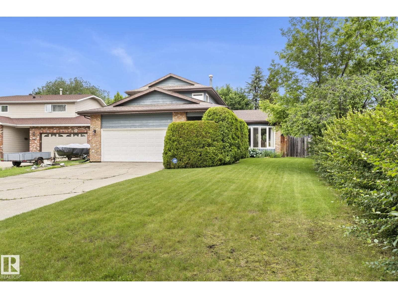 2 LAURISTON PL — photo 3