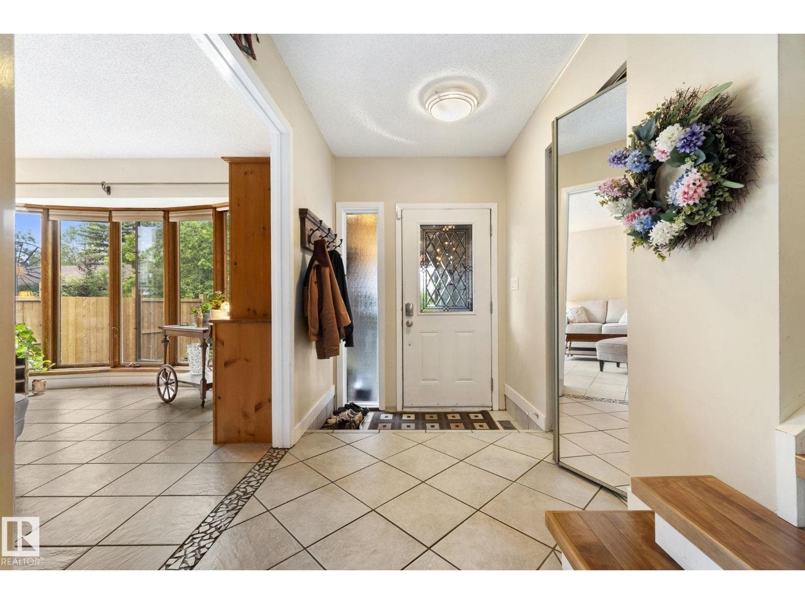 2 LAURISTON PL — photo 5