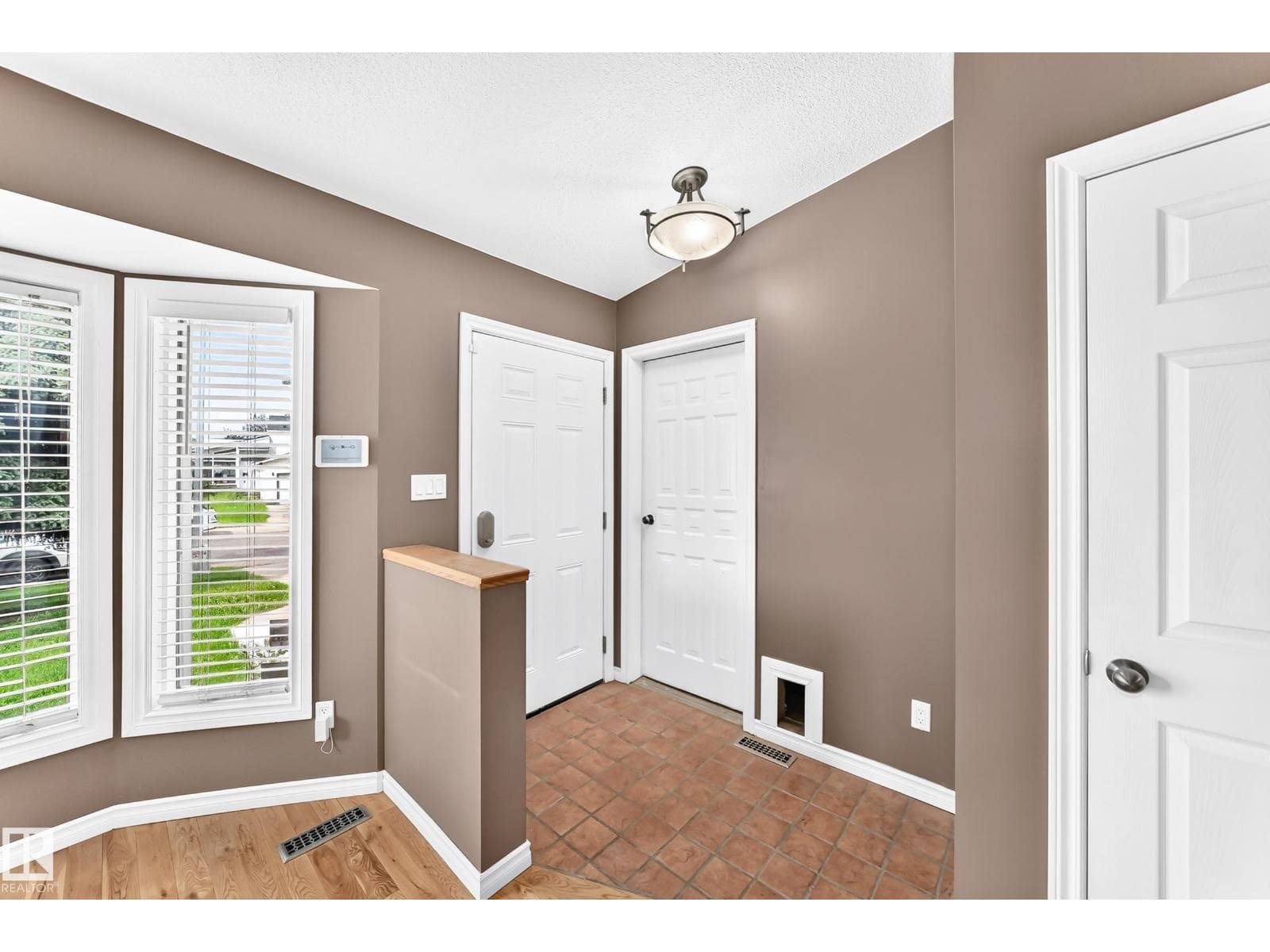 1763 48A ST NW — photo 3